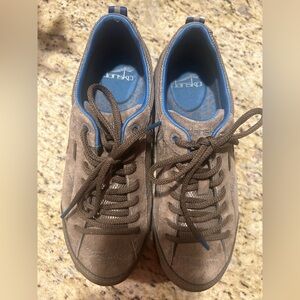 Dansko Paisley waterproof suede  hiking/walking shoes. Like new size 38(7.5-8)